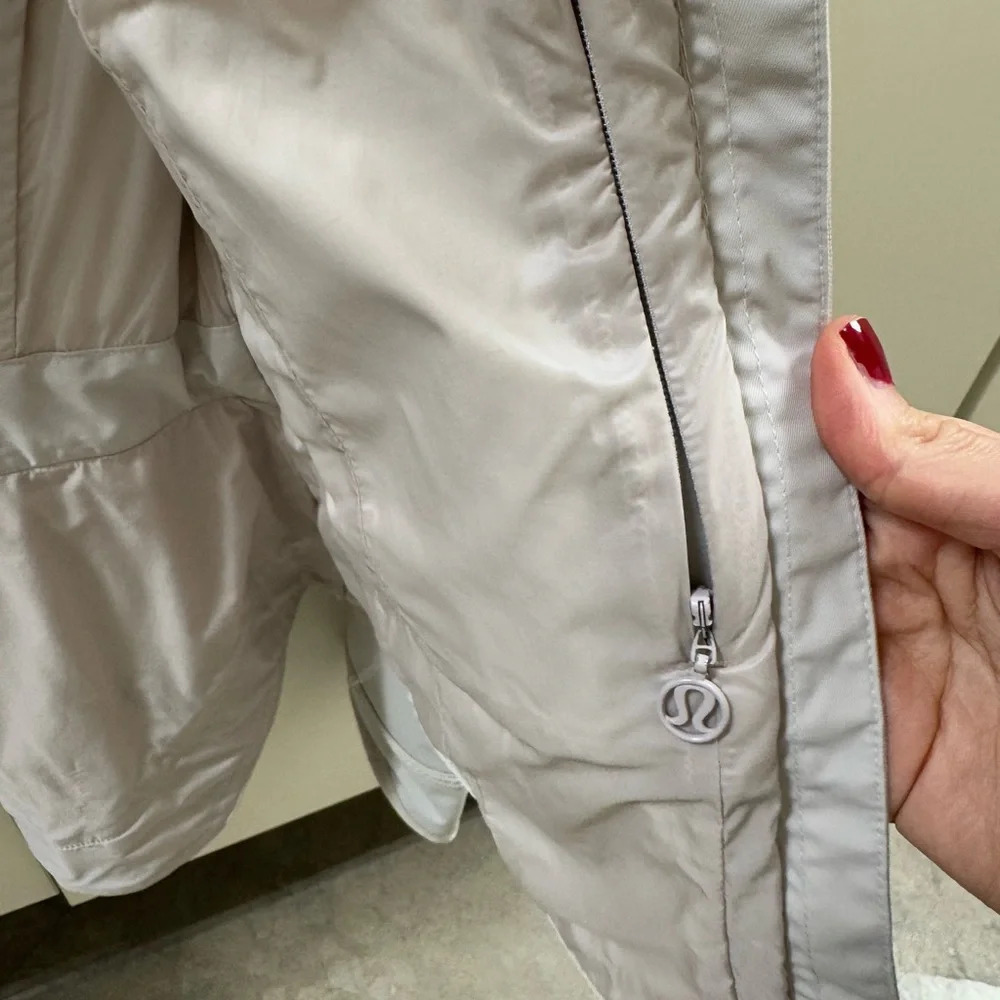 Lululemon Peplum Rainjacket size 2 w/ hood - Picture 2 of 9